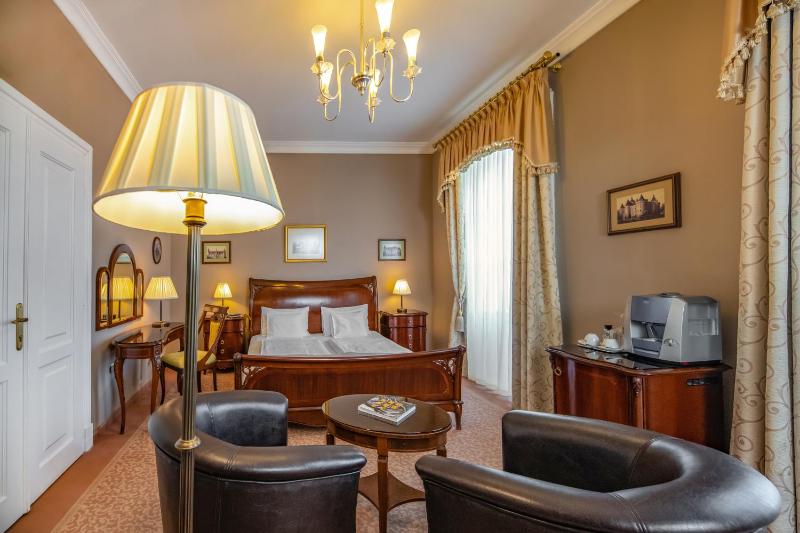 Sandor Suite - Castle image 3
