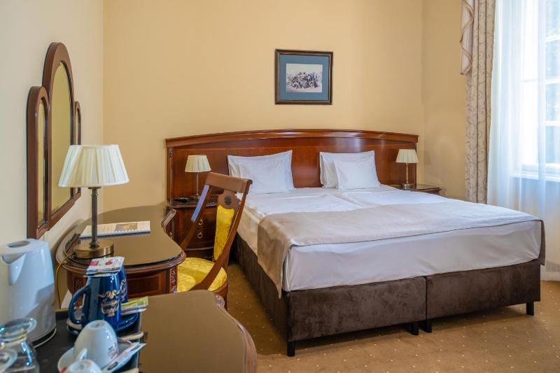 Standard Double Room - Castle image 1