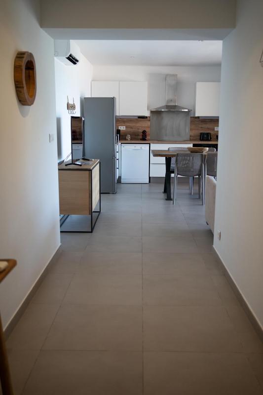 Superior One-Bedroom Apartment image 3