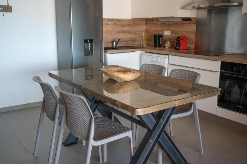 Superior One-Bedroom Apartment image 2