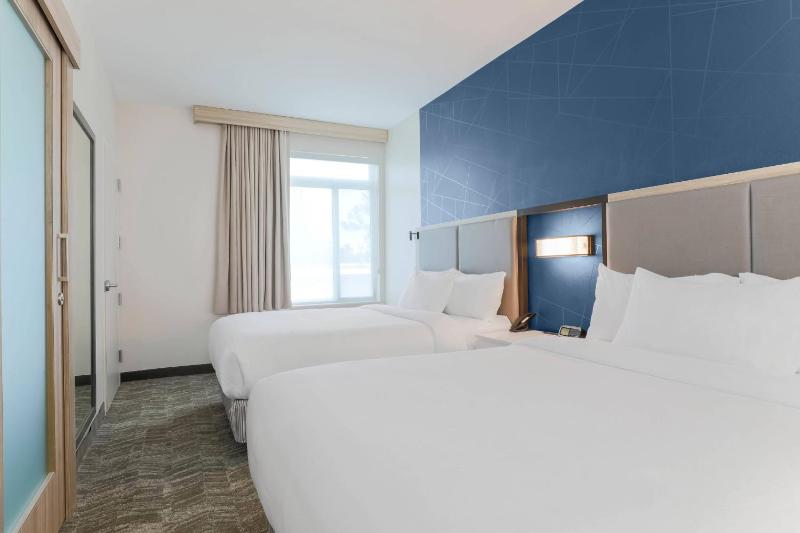 Studio with 2 queen beds, trundle bed and city view image 1