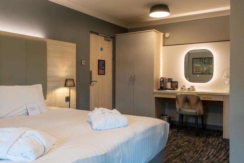 Deluxe Double Room image 2