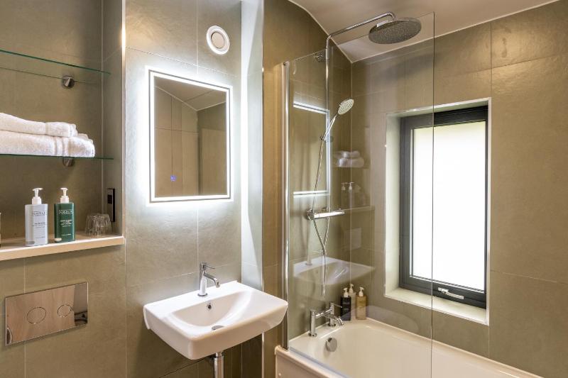 Deluxe Double Room image 3