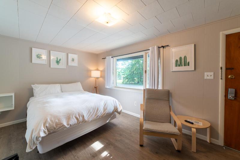 Standard Double Room image 3