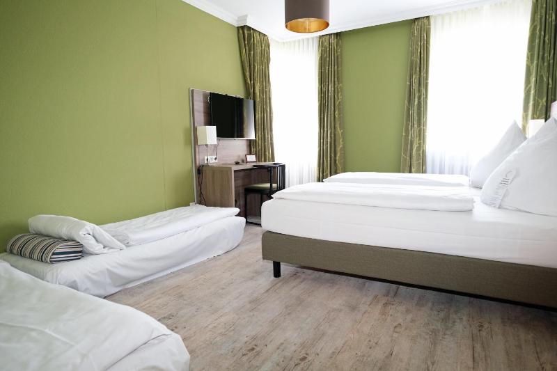 Twin Room without Balcony image 3