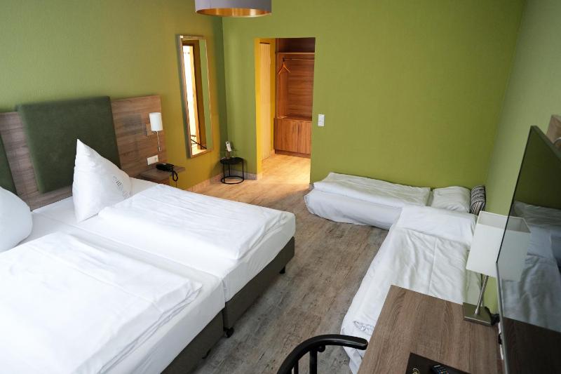 Twin Room without Balcony image 4