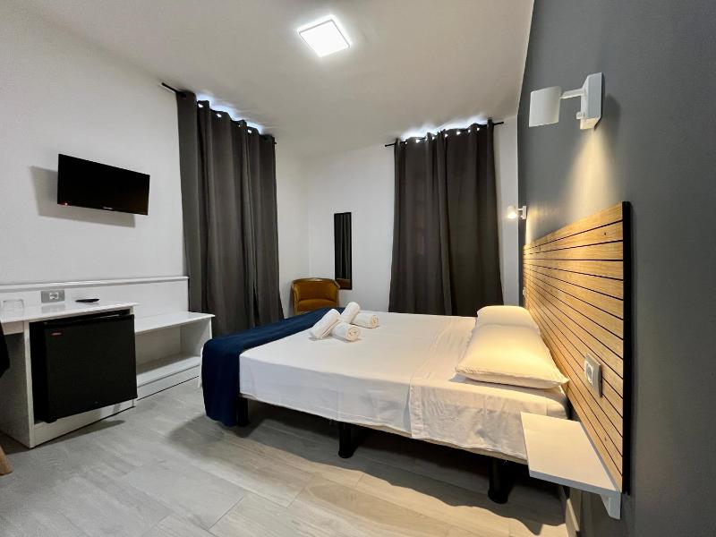 Double Room with Private Bathroom image 4