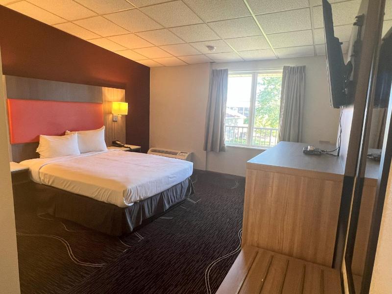Standard King Room image 4