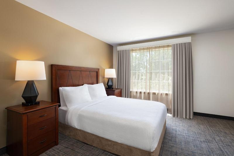 1 Bedroom Suite, 1 Queen, Sofa bed, Accessible image 1
