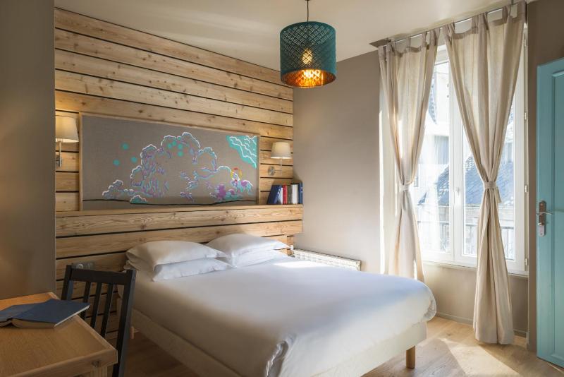 Economy Double Room image 3