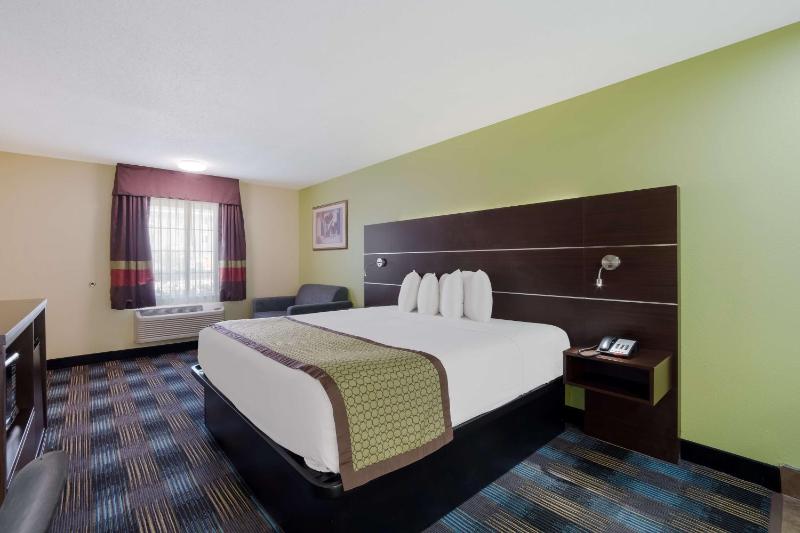 King Suite with Walk-In Shower and Sofa - Hot Tub image 2