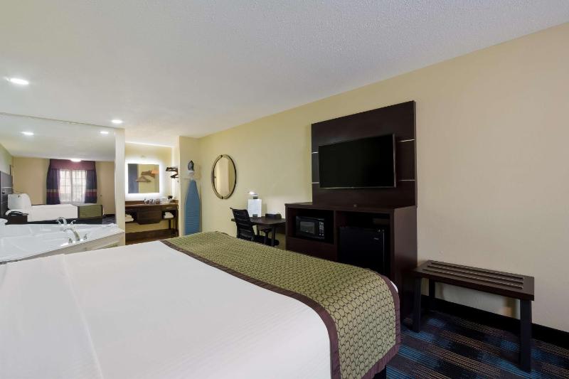 King Suite with Walk-In Shower and Sofa - Hot Tub image 4