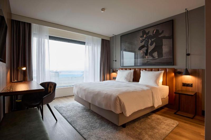 Suite with Airfield View image 1