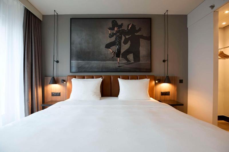 Suite with Airfield View image 3