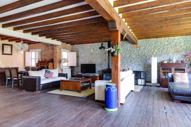Apartment with Mountain View image 1