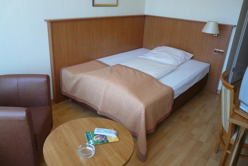 Traveller Hotel - image 25