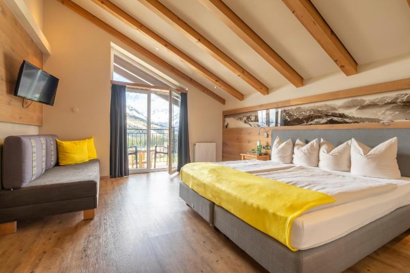Double Room with Mountain View image 1