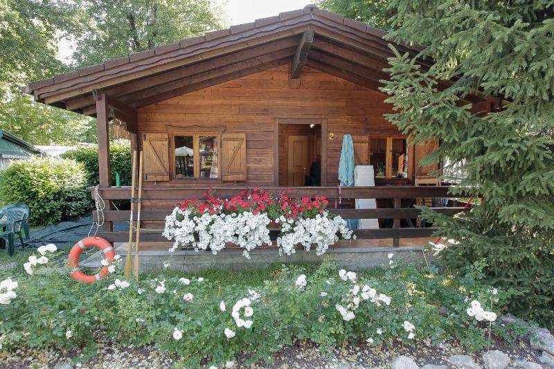 Two-Bedroom Bungalow with Patio image 2