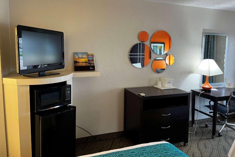 Howard Johnson by Wyndham Houston Heights/Downtown - image 10
