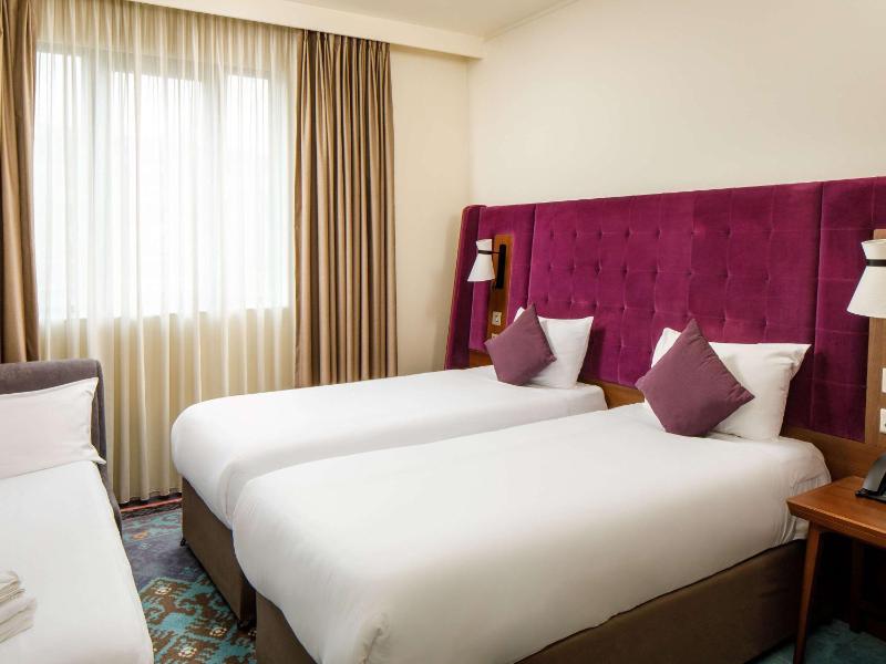 Superior Queen or Twin Room with Convertible Sofa image 3