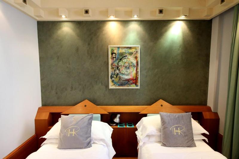 Standard Double Room image 2