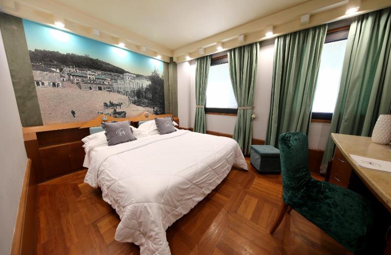 Standard Double Room image 3
