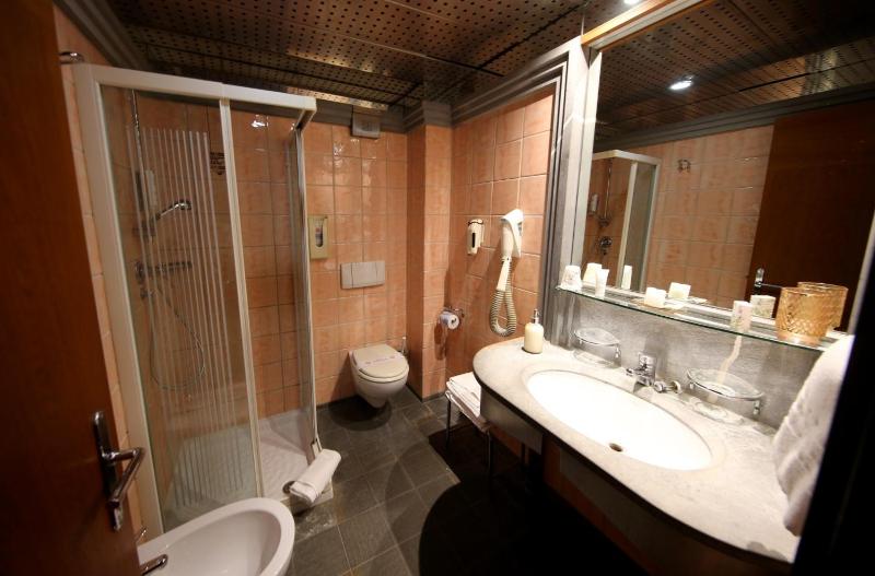 Double or Twin Room image 2