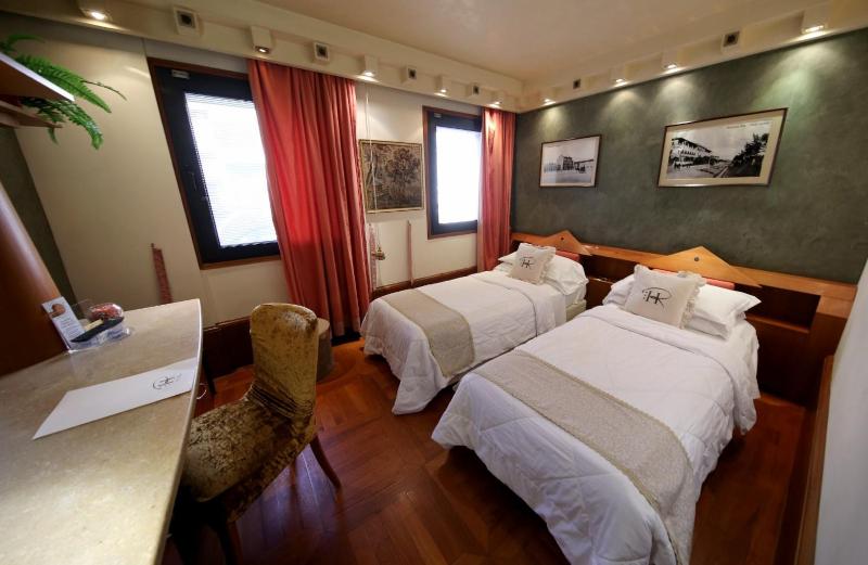Standard Double Room image 2