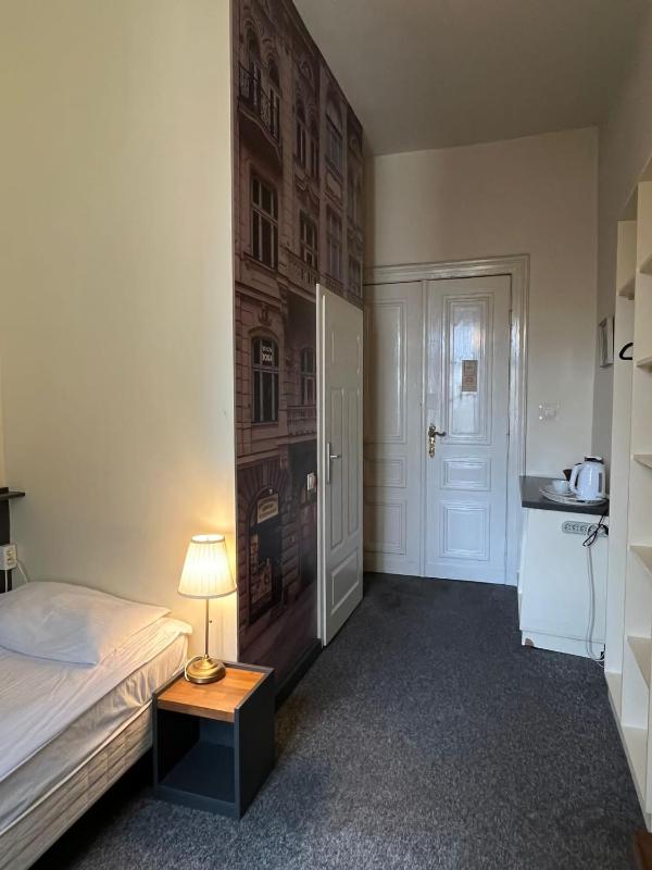 Single Room image 4