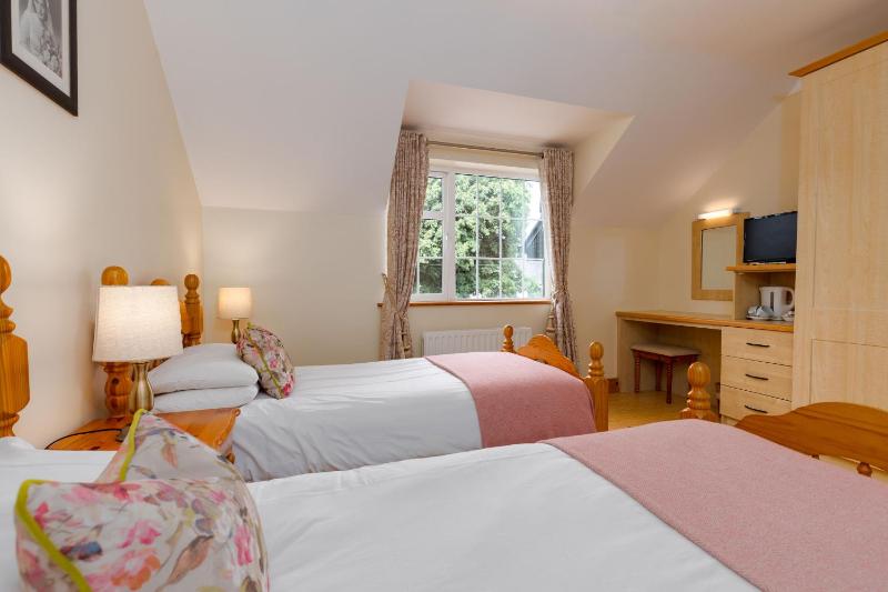 Twin Room image 3