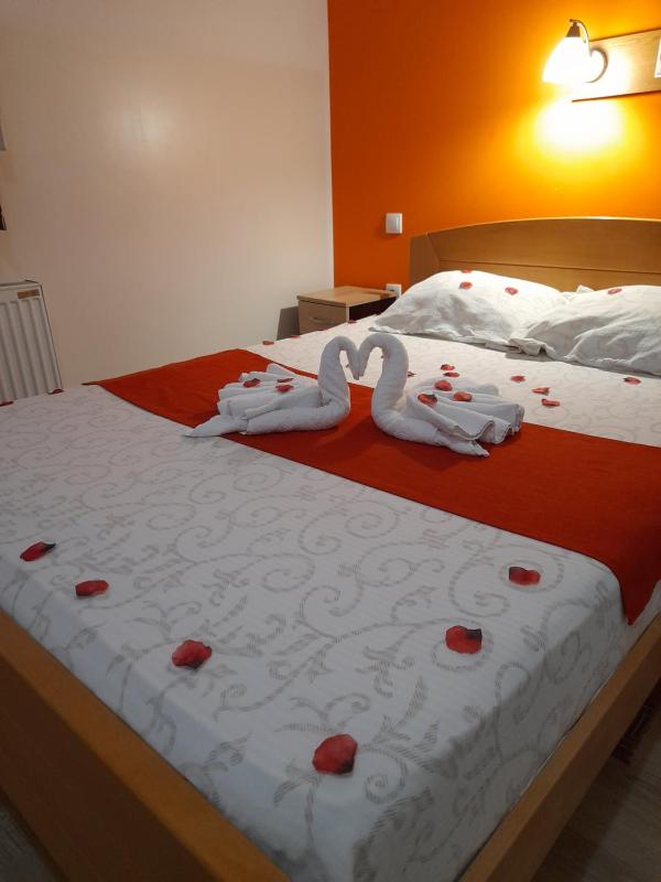 Double Room image 3