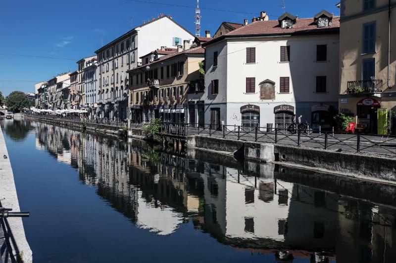 One-Bedroom Apartment - Split Level image 3