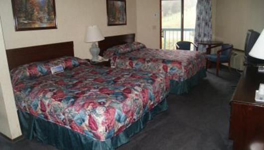 Two queens room image 3