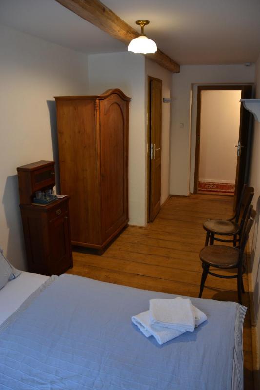 Economy Twin Room image 2