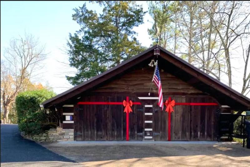 Haleywood Private 125 acres on Lake Douglas with 2 cabins Seasonal Pool Boat Dock Free Ticket! - image 44