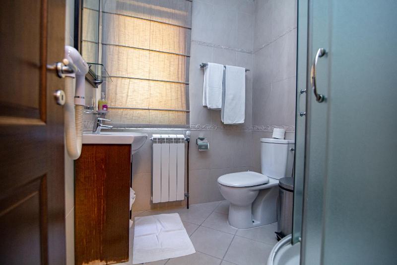 Studio Apartment image 3