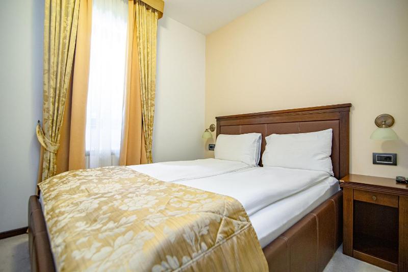 One-Bedroom Apartment with Balcony image 3