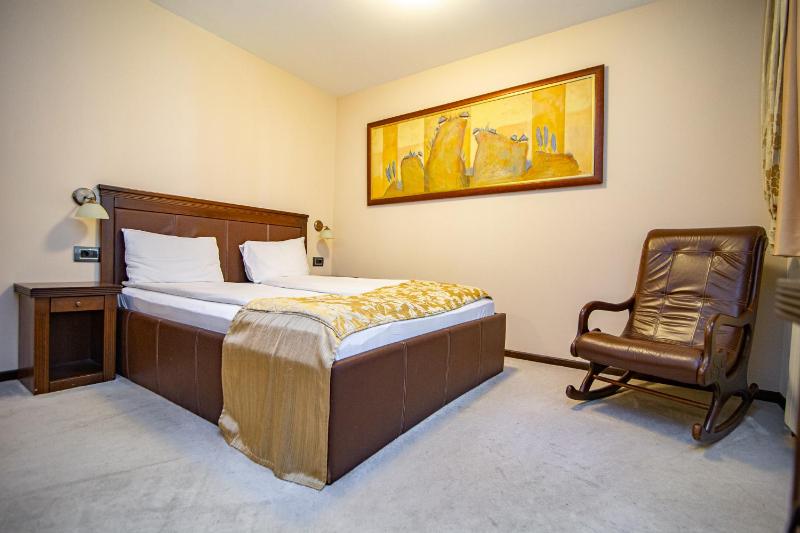 Studio Apartment image 2