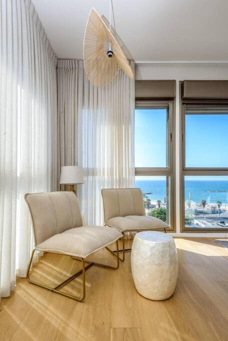 #Breathtaking 4BR/3BA Duplex Seafront - image 10
