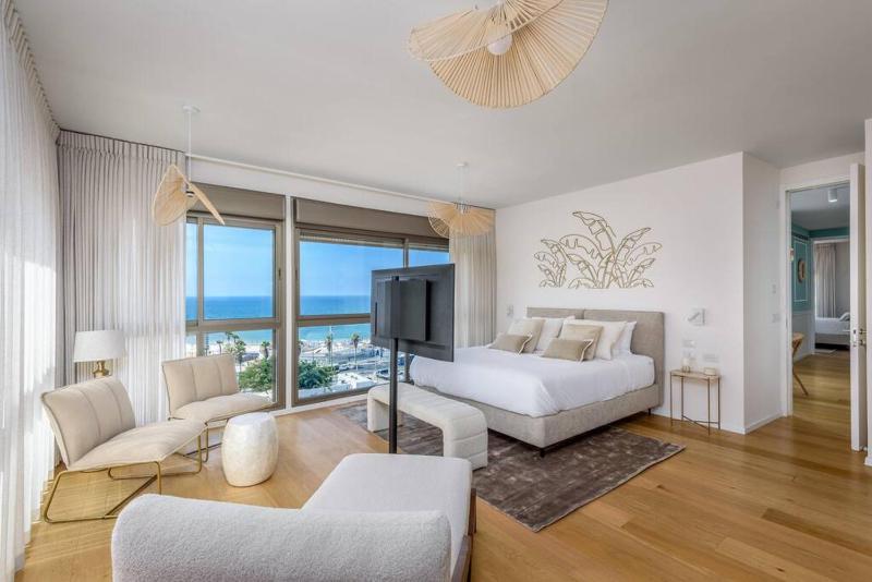 #Breathtaking 4BR/3BA Duplex Seafront - image 8