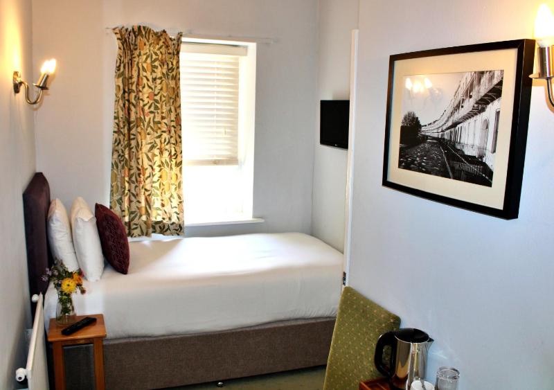 Economy Single Room image 4