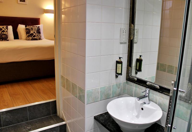 Small Double Room image 3