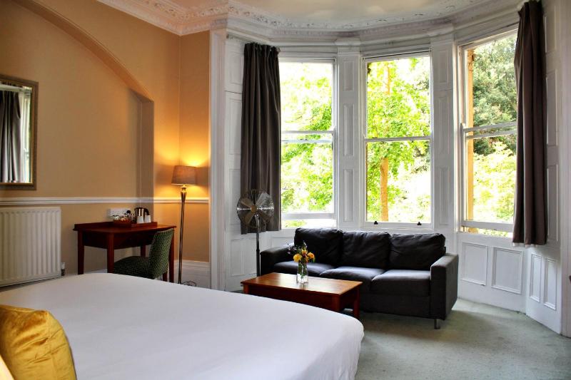 Large Double Room image 1