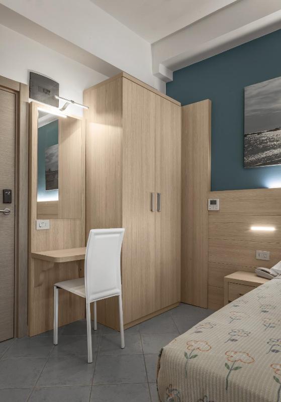 Quadruple Room image 4