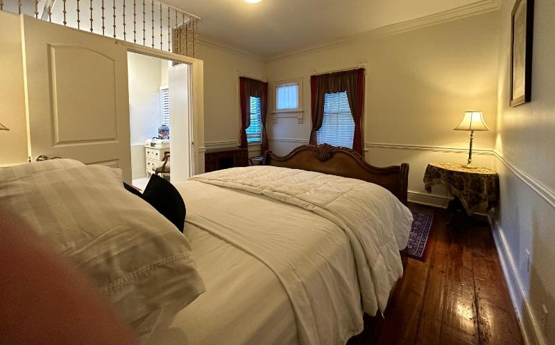 Superior King Suite image 2