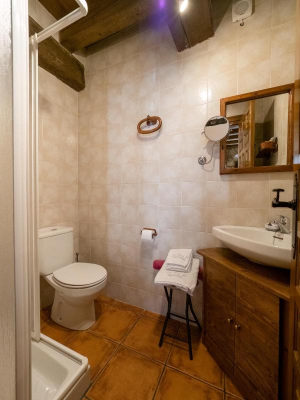 One-Bedroom Apartment image 4
