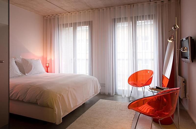 Topfloor room with French balcony or Cathedral view image 1
