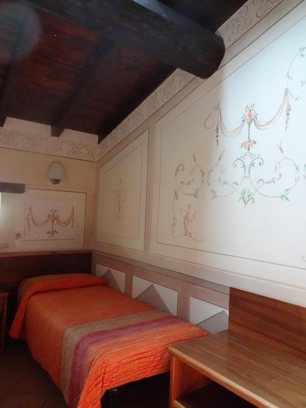Single Room image 4
