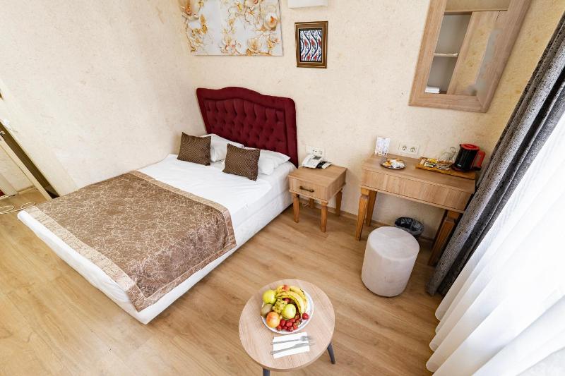 Single Room with Bathroom image 4