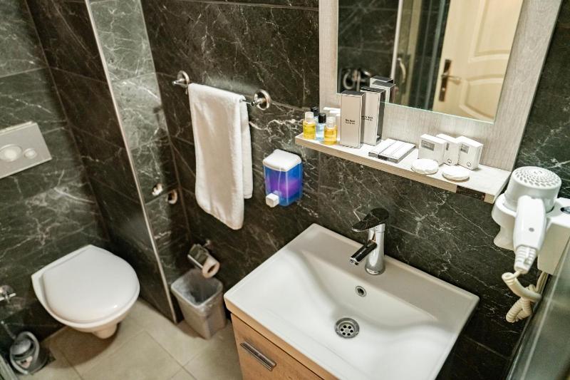 Standard Double Room image 3
